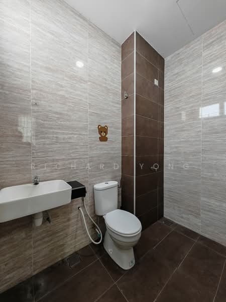 Rumah Berkembar untuk Disewa di Taman Sutera Utama (Skudai) - Richard Yong - Bathroom (Upper Left) - PropertyGuru.com.my