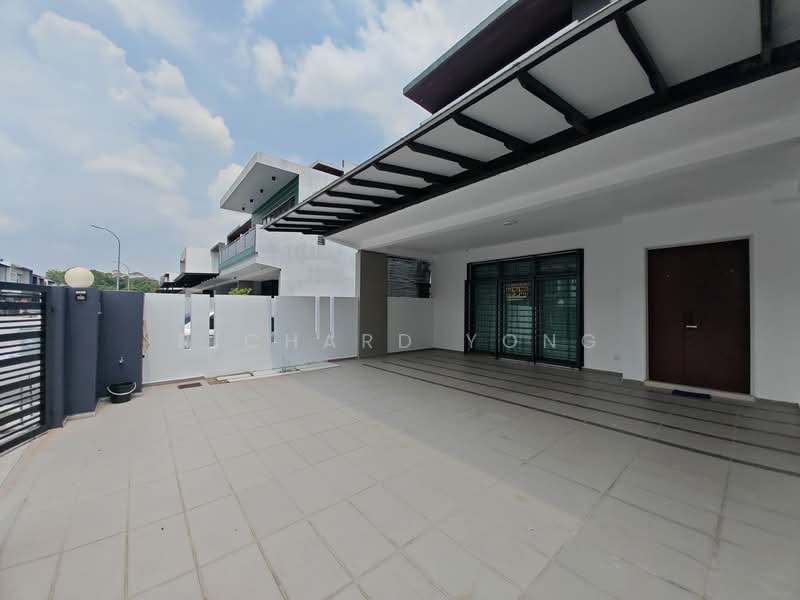 Rumah Berkembar untuk Disewa di Taman Sutera Utama (Skudai) - Richard Yong - Car Porch - PropertyGuru.com.my