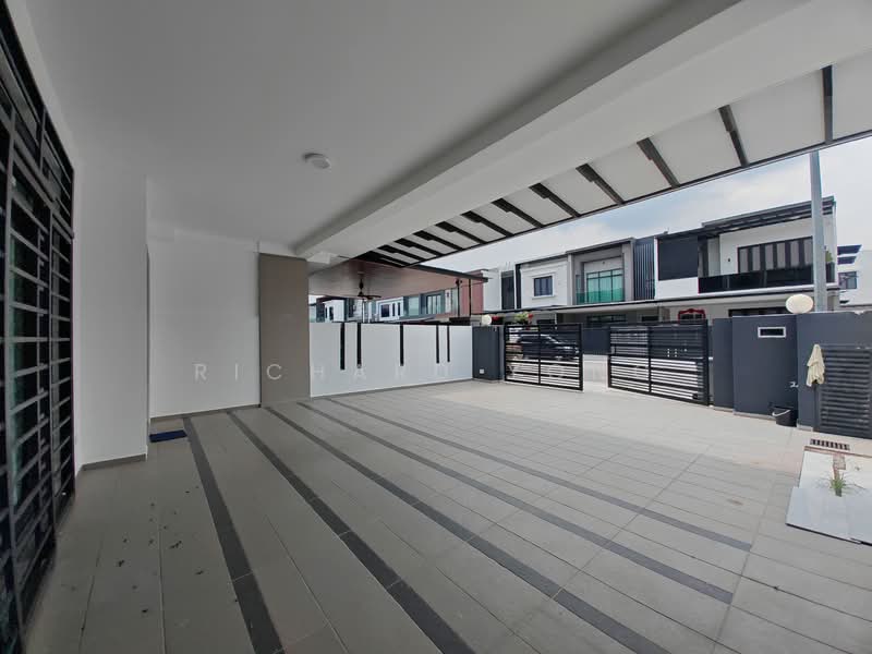 Rumah Berkembar untuk Disewa di Taman Sutera Utama (Skudai) - Richard Yong - Car Porch - PropertyGuru.com.my