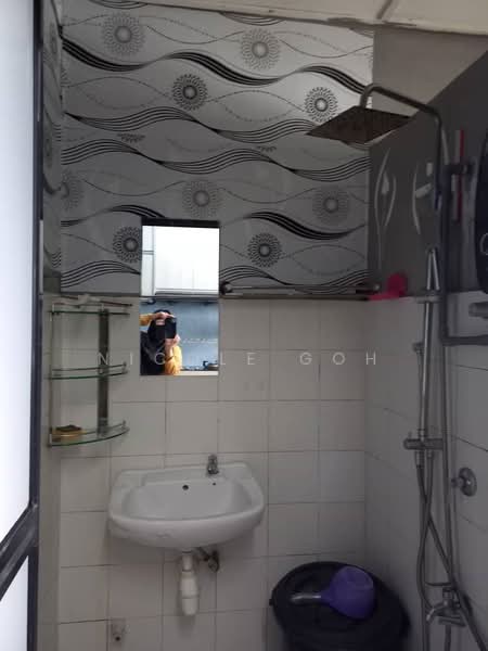 Rumah Flat untuk Dijual di Danau Kota Flat - Nicole Goh - Bathroom - PropertyGuru.com.my