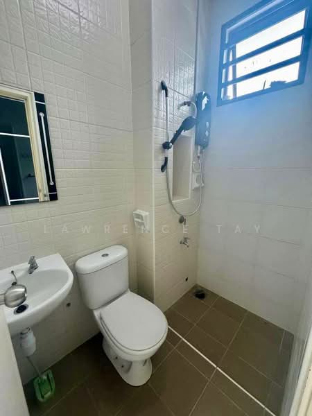 Rumah Teres 2 Tingkat untuk Dijual di Taman Damansara Aliff (Tampoi) - Lawrence Tay - Bathroom 4 - PropertyGuru.com.my
