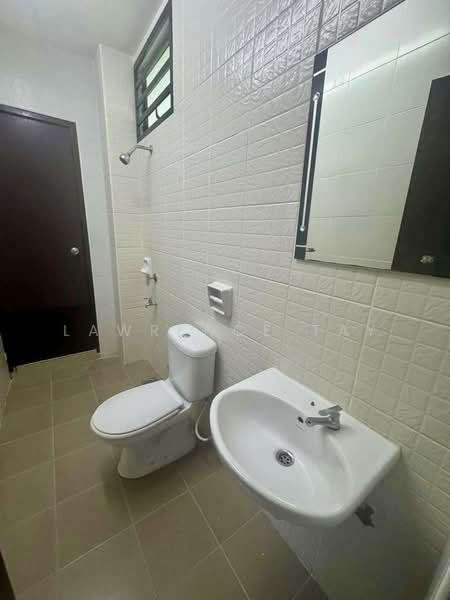 Rumah Teres 2 Tingkat untuk Dijual di Taman Damansara Aliff (Tampoi) - Lawrence Tay - Bathroom - PropertyGuru.com.my