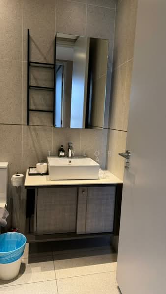 Servis Apartment untuk Dijual di Millerz Square Serviced Residence - Taylor Chia - Bathroom - PropertyGuru.com.my