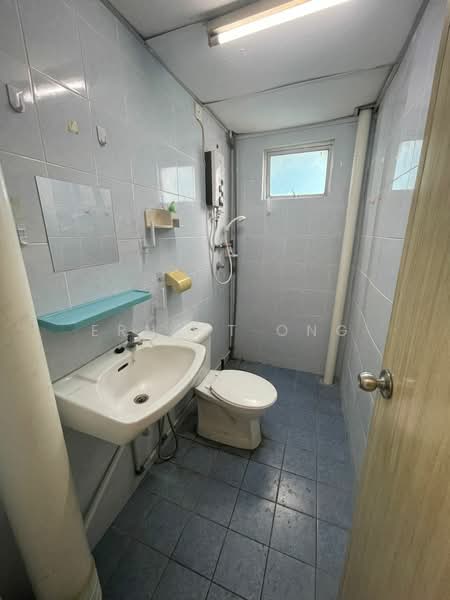 Kondominium untuk Disewa di Angkasa Condominiums - Ernest Ong - Bathroom - PropertyGuru.com.my