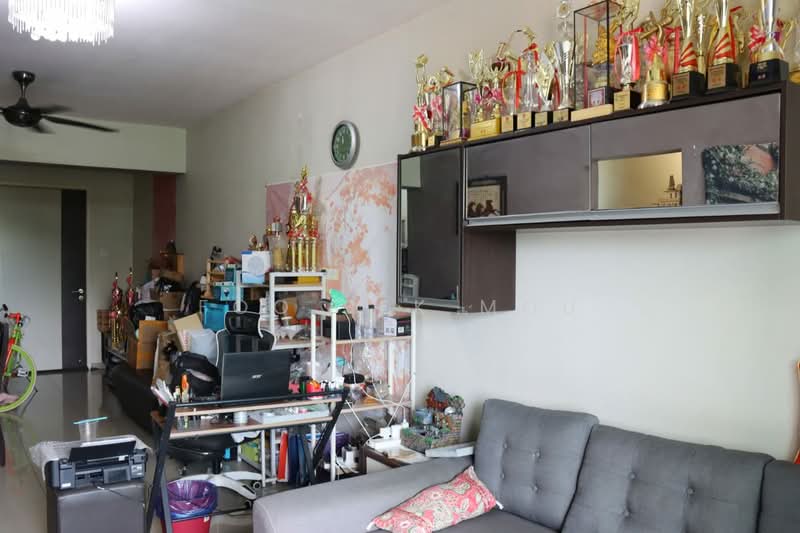 Kondominium untuk Dijual di The Zest @ Kinrara 9 - Foo Sek Mou - Living Room - PropertyGuru.com.my