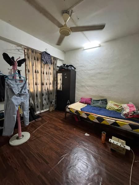 Rumah Flat untuk Dijual di Taman Teluk Kumbar - Muaz Azizan - Bedroom - PropertyGuru.com.my