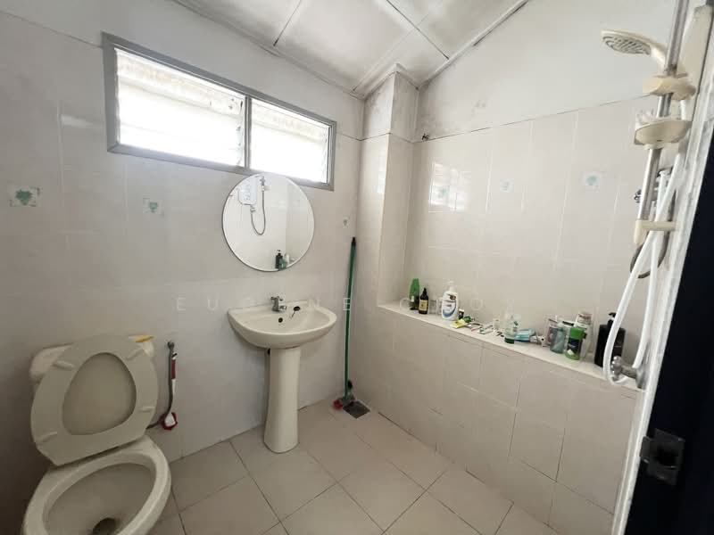 1.5-storey Terraced House for Rent in Usj 11 (Subang Jaya) - Eugene Choy - Bathroom - PropertyGuru.com.my