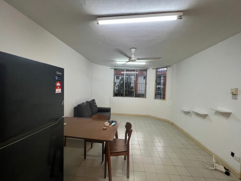 Pangsapuri untuk Disewa di Rampai Court - Alyshia Teo - Living Room - PropertyGuru.com.my