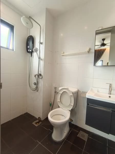 Service Residence for Rent at VIM 3 @ Desa Park North - Kelvin . - Bathroom - PropertyGuru.com.my