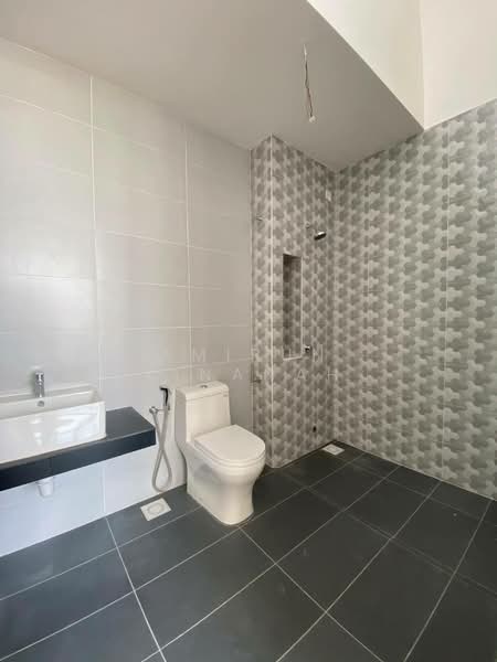 Rumah Teres untuk Disewa di Kuala Selangor (Selangor) - Amirun Kinanah - Bathroom - PropertyGuru.com.my