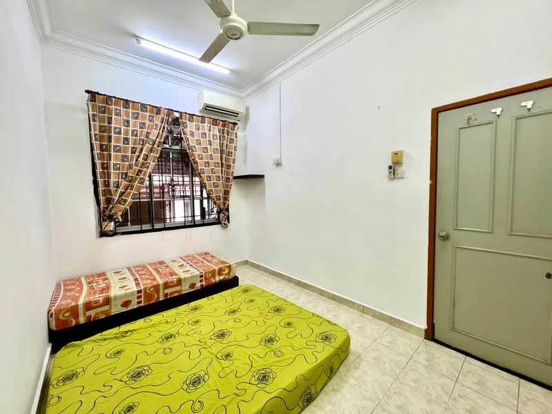 Rumah Teres 1 Tingkat untuk Disewa di Taman Rinting (Masai) - Eric Wong - Bedroom - PropertyGuru.com.my