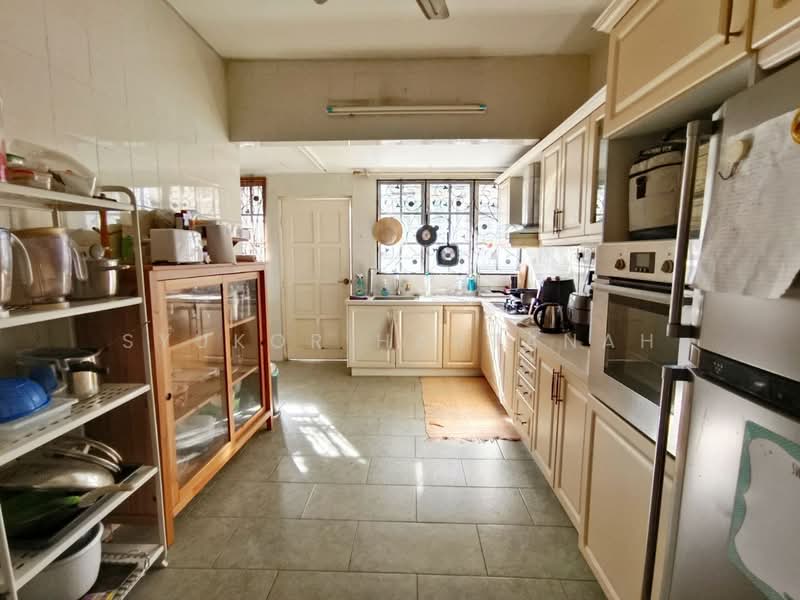 2.5-storey Terraced House for Sale in Petaling Jaya (Selangor) - Syukor Hartanah - Kitchen - PropertyGuru.com.my