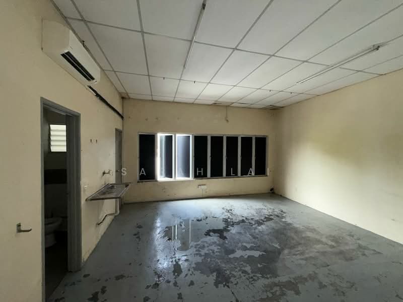 Shop / Office for Rent in Taman Putri Kulai (Kulai) - Sarah Lai - Interior - PropertyGuru.com.my