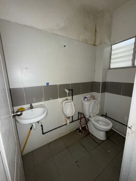 Shop / Office for Rent in Taman Putri Kulai (Kulai) - Sarah Lai - Bathroom - PropertyGuru.com.my