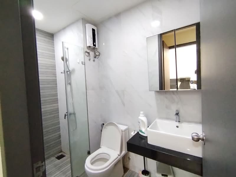 Servis Apartment untuk Disewa di Emporis - Winson Ng - Bathroom - PropertyGuru.com.my