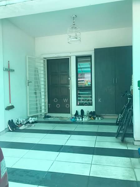 Rumah Bandar untuk Dijual di Bandar Bukit Puchong 2 (Puchong) - Chow Kok Toong - Entrance - PropertyGuru.com.my