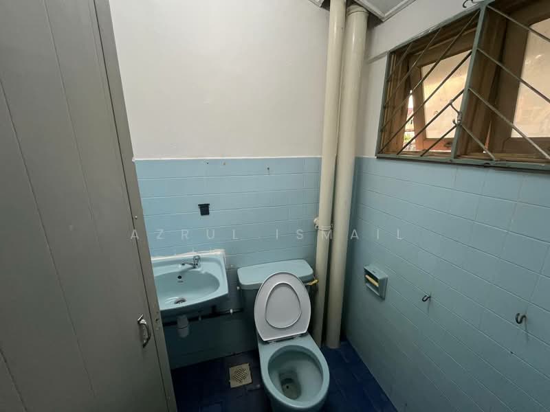 Pangsapuri untuk Dijual di Putri Apartment - Azrul Ismail - Bathroom - PropertyGuru.com.my