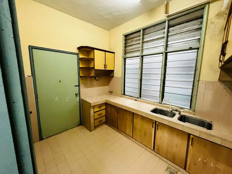 Pangsapuri untuk Dijual di Putri Apartment - Azrul Ismail - Kitchen - PropertyGuru.com.my