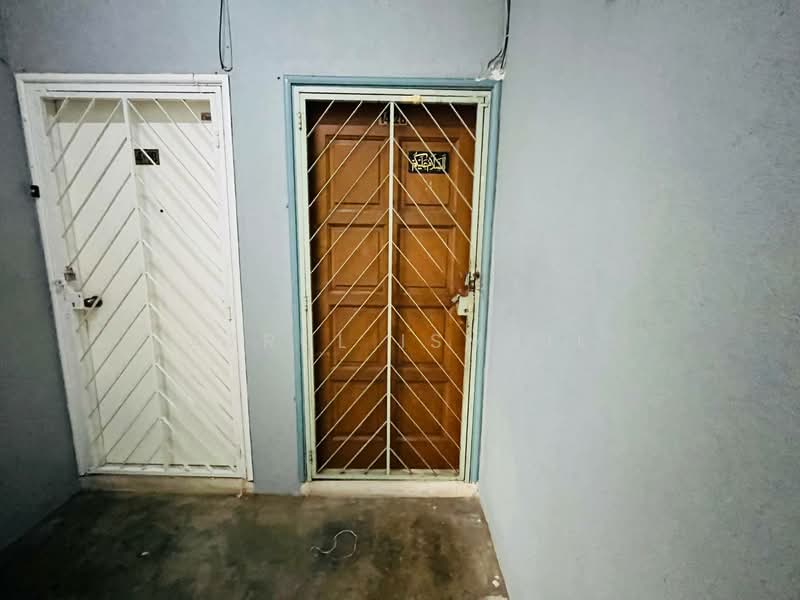 Pangsapuri untuk Dijual di Putri Apartment - Azrul Ismail - Entrance - PropertyGuru.com.my