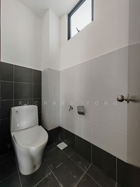 Shop / Office for Rent in Taman Kota Masai (Pasir Gudang) - Richard Yong - Bathroom - PropertyGuru.com.my