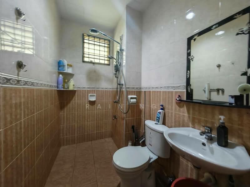 Rumah Teres 2 Tingkat untuk Disewa di Permas Jaya (Johor) - Rain Ng - Bathroom - PropertyGuru.com.my