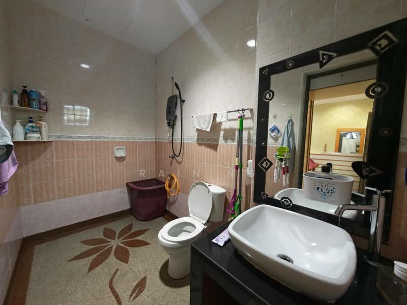 Rumah Teres 2 Tingkat untuk Disewa di Permas Jaya (Johor) - Rain Ng - Bathroom - PropertyGuru.com.my
