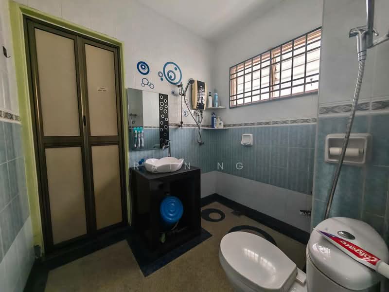 Rumah Teres 2 Tingkat untuk Disewa di Permas Jaya (Johor) - Rain Ng - Bathroom - PropertyGuru.com.my