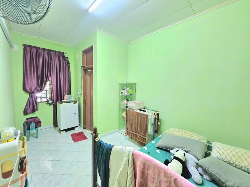 1-storey Terraced House for Sale in Taman Semenyih Indah (Semenyih) - Wanie Syazue - Bedroom - PropertyGuru.com.my