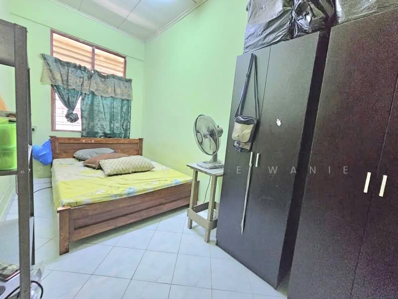 1-storey Terraced House for Sale in Taman Semenyih Indah (Semenyih) - Wanie Syazue - Bedroom - PropertyGuru.com.my