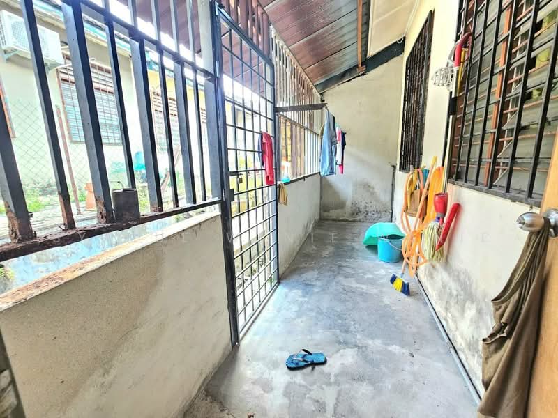 1-storey Terraced House for Sale in Taman Semenyih Indah (Semenyih) - Wanie Syazue - Balcony - PropertyGuru.com.my