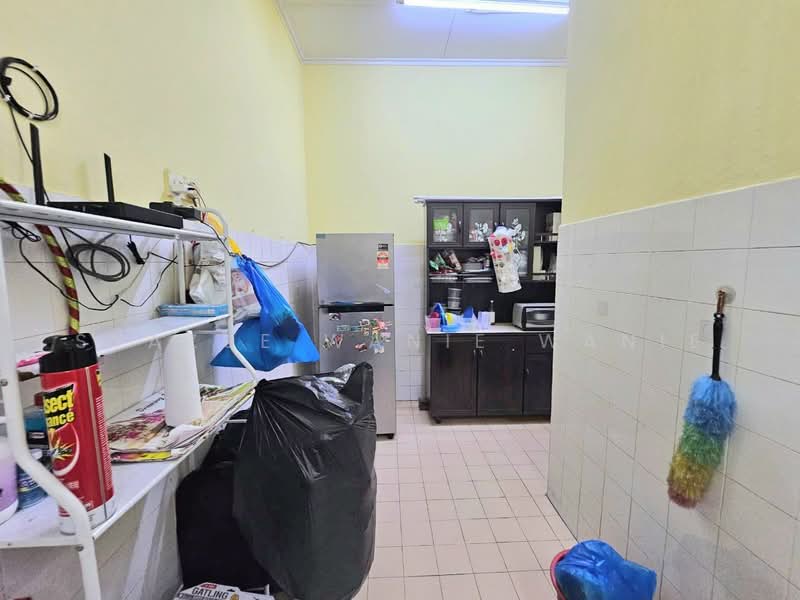 1-storey Terraced House for Sale in Taman Semenyih Indah (Semenyih) - Wanie Syazue - Kitchen - PropertyGuru.com.my