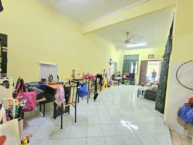 1-storey Terraced House for Sale in Taman Semenyih Indah (Semenyih) - Wanie Syazue - Living Room - PropertyGuru.com.my