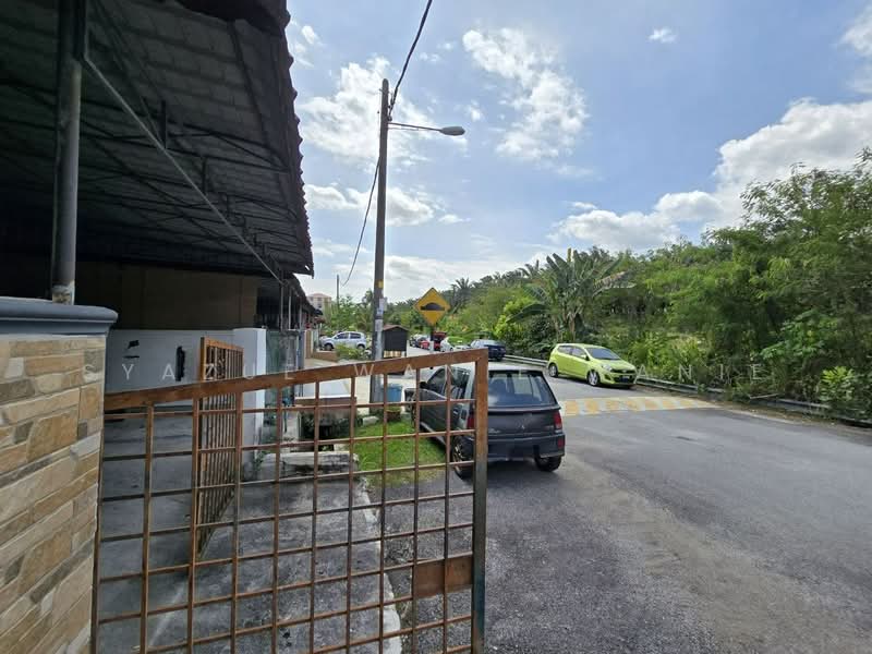 1-storey Terraced House for Sale in Taman Semenyih Indah (Semenyih) - Wanie Syazue - Exterior - PropertyGuru.com.my