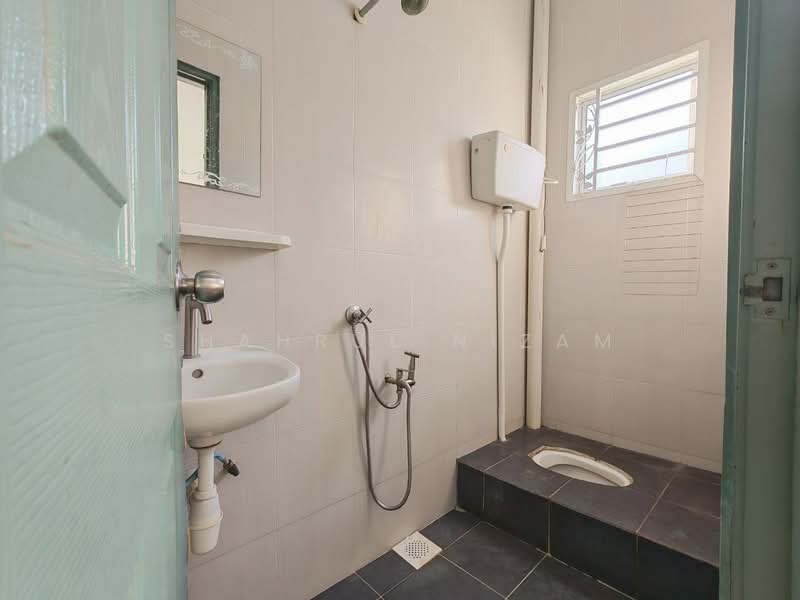 1-storey Terraced House for Sale in Banting (Selangor) - Shahrul Nizam - Bathroom - PropertyGuru.com.my