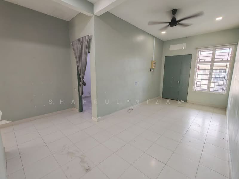 1-storey Terraced House for Sale in Banting (Selangor) - Shahrul Nizam - Living Room - PropertyGuru.com.my