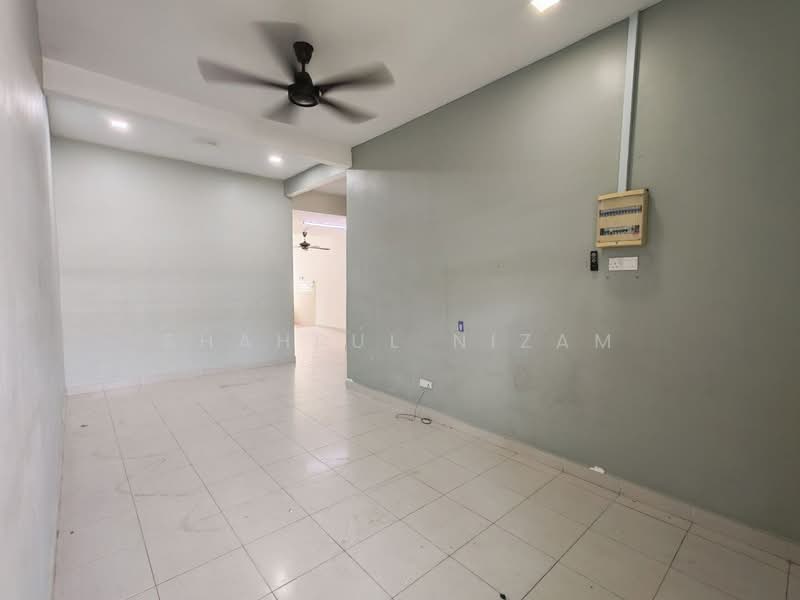 1-storey Terraced House for Sale in Kampung Batu 9 Kebun Baru (Telok Panglima Garang) - Shahrul Nizam - Living Room - PropertyGuru.com.my