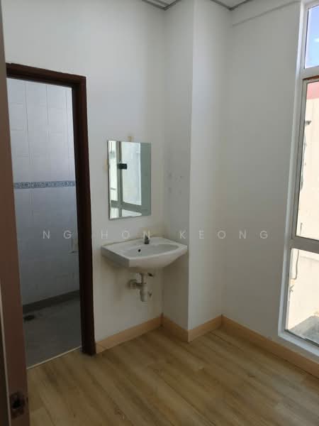 Pejabat untuk Disewa di Puchong (Selangor) - Ng Hon Keong - Bathroom - PropertyGuru.com.my