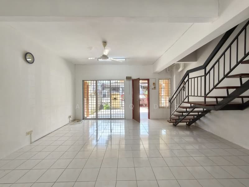 2-storey Terraced House for Sale in Bandar Putra Permai (Seri Kembangan) - Qadir Qadir - PropertyGuru.com.my