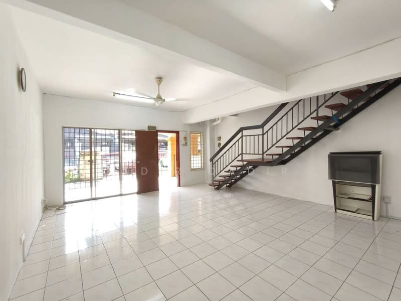2-storey Terraced House for Sale in Bandar Putra Permai (Seri Kembangan) - Qadir Qadir - PropertyGuru.com.my