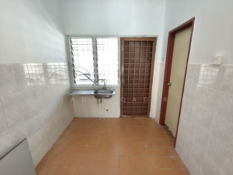 2-storey Terraced House for Sale in Bandar Putra Permai (Seri Kembangan) - Qadir Qadir - PropertyGuru.com.my