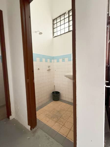 Shop / Office for Rent in Johor Bahru (Johor) - Stella Chia - Bathroom - PropertyGuru.com.my