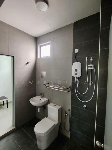 2-storey Terraced House for Rent in Bandar Layangkasa (Pasir Gudang) - Lawrence Tay - Shared Bathroom - PropertyGuru.com.my