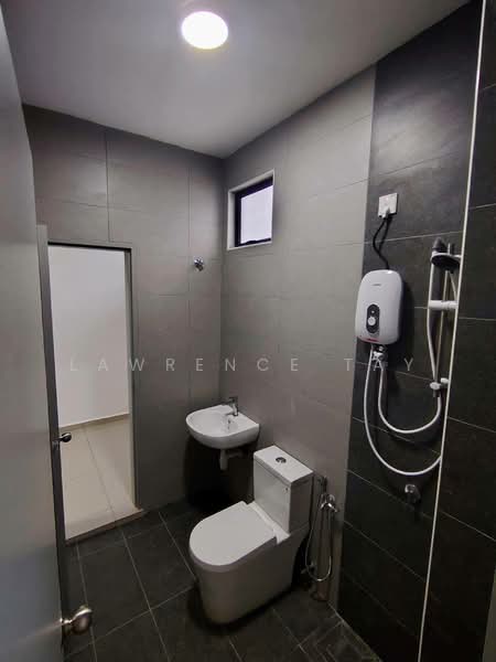 2-storey Terraced House for Rent in Bandar Layangkasa (Pasir Gudang) - Lawrence Tay - Shared Bathroom (Down) - PropertyGuru.com.my