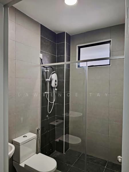2-storey Terraced House for Rent in Bandar Layangkasa (Pasir Gudang) - Lawrence Tay - Master Bathroom - PropertyGuru.com.my