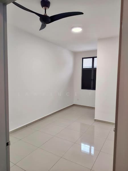 2-storey Terraced House for Rent in Bandar Layangkasa (Pasir Gudang) - Lawrence Tay - Bedroom 3 - PropertyGuru.com.my