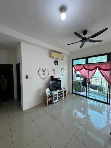 Servis Apartment untuk Dijual di 8Scape Residence @ Sutera - Celine Yong - Living Room - PropertyGuru.com.my
