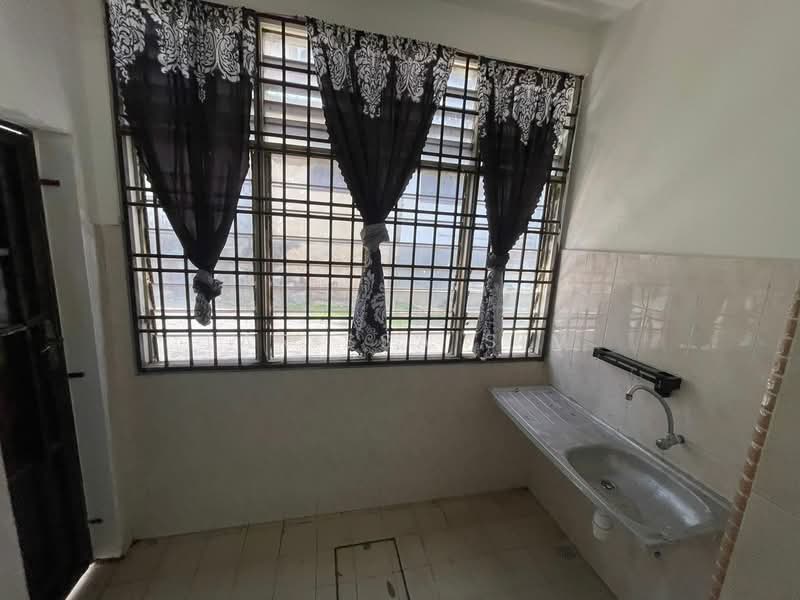 Rumah Teres 2 Tingkat untuk Dijual di Taman Pulai Utama (Skudai) - Larissa Sim - Kitchen - PropertyGuru.com.my