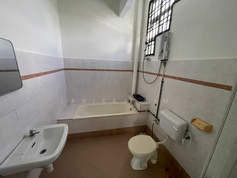 Rumah Teres 2 Tingkat untuk Dijual di Taman Pulai Utama (Skudai) - Larissa Sim - Bathroom - PropertyGuru.com.my