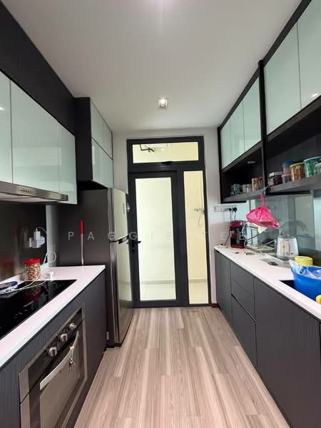 Service Residence for Sale at Crescent Bay Suites (Teluk Bayu) - Paggie Tee - Kitchen - PropertyGuru.com.my