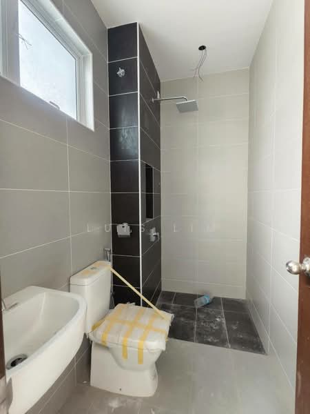Semi-Detached House for Sale in Taman Seri Austin (Tebrau) - Luis Lim - Bathroom - PropertyGuru.com.my